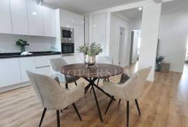 Renovated 3 Bedroom Apartment in Benfica Renovated 3 Bedroom Apartment in Benfica
