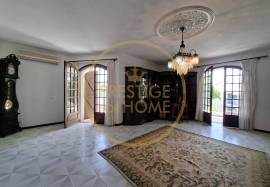 5 bedroom villa with sea view in Loulé