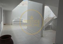 Rentals per year, new apartment with sea view and pool in the center of Loulé
