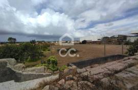 Ruin with a gross construction area of 190 m2, inserted in urban land with an area of 2,390 m2, located about 2.5 km from Praia da Vieira. Contact us.