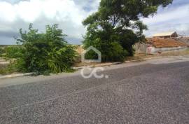 Ruin with a gross construction area of 190 m2, inserted in urban land with an area of 2,390 m2, located about 2.5 km from Praia da Vieira. Contact us.