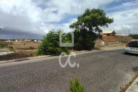 Ruin with a gross construction area of 190 m2, inserted in urban land with an area of 2,390 m2, located about 2.5 km from Praia da Vieira. Contact us.