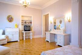 Apartment for rent in Riga, 598.00m2