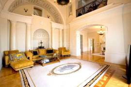 Apartment for rent in Riga, 598.00m2