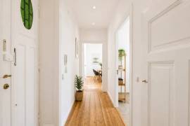 Ready to Move-in! Spacious South-Facing 2-Room Altbau in Guntzelkiez Wilmersdorf Ready to Move-in! Spacious South-Facing 2-Room Altbau in Guntzelkiez Wilmersdorf