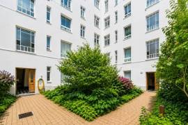 Ready to Move-in! Spacious South-Facing 2-Room Altbau in Guntzelkiez Wilmersdorf Ready to Move-in! Spacious South-Facing 2-Room Altbau in Guntzelkiez Wilmersdorf