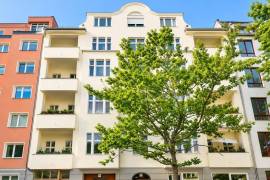 Ready to Move-in! Spacious South-Facing 2-Room Altbau in Guntzelkiez Wilmersdorf Ready to Move-in! Spacious South-Facing 2-Room Altbau in Guntzelkiez Wilmersdorf