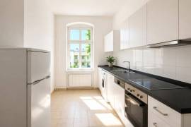 Ready to Move-in! Spacious South-Facing 2-Room Altbau in Guntzelkiez Wilmersdorf Ready to Move-in! Spacious South-Facing 2-Room Altbau in Guntzelkiez Wilmersdorf