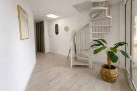 Local Professionnel 15 m² Traversant – Port Fréjus