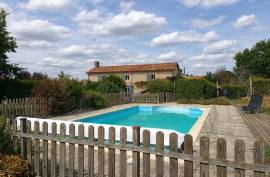 Beautiful Historic 3-Bedroom House with a Pool and Over One Hectare of Land - €315780 Beautiful Historic 3-Bedroom House with a Pool and Over One Hectare of Land - €315780