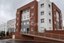 2 Bedroom Apartment with Suite and Private Terrace of 60 m² — Urbanização Casas do Lago, Serra de Carnaxide 2 Bedroom Apartment with Suite and Private Terrace of 60 m² — Urbanização Casas do Lago, Serra de Carnaxide