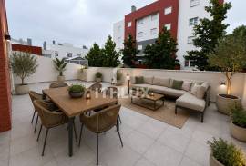2 Bedroom Apartment with Suite and Private Terrace of 60 m² — Urbanização Casas do Lago, Serra de Carnaxide 2 Bedroom Apartment with Suite and Private Terrace of 60 m² — Urbanização Casas do Lago, Serra de Carnaxide