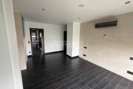 Spacious and luxurious 3 bedroom apartment with 2 suites, garage and attic located in the Urbanization encosta do sol in Leiria