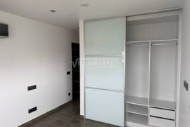 Spacious and luxurious 3 bedroom apartment with 2 suites, garage and attic located in the Urbanization encosta do sol in Leiria