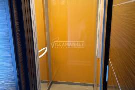 Spacious and luxurious 3 bedroom apartment with 2 suites, garage and attic located in the Urbanization encosta do sol in Leiria