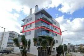 Spacious and luxurious 3 bedroom apartment with 2 suites, garage and attic located in the Urbanization encosta do sol in Leiria