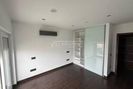 Spacious and luxurious 3 bedroom apartment with 2 suites, garage and attic located in the Urbanization encosta do sol in Leiria