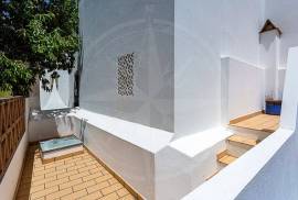 Tavira centre 2 bedroom townhouse with patio & large sun terrace Tavira centre 2 bedroom townhouse with patio & large sun terrace