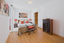 Tavira centre 2 bed apartment with exceptional outdoor living & garage