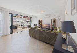 Tavira centre 2 bed apartment with exceptional outdoor living & garage