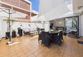 Tavira centre 2 bed apartment with exceptional outdoor living & garage