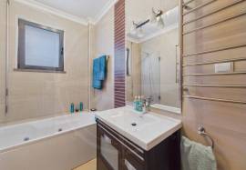 Tavira centre 2 bed apartment with exceptional outdoor living & garage