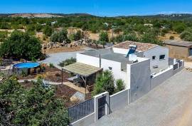 Exclusive and modern countryside Quinta on large plot, minutes from Moncarapacho
