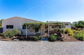 Exclusive and modern countryside Quinta on large plot, minutes from Moncarapacho