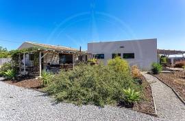 Exclusive and modern countryside Quinta on large plot, minutes from Moncarapacho