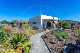 Exclusive and modern countryside Quinta on large plot, minutes from Moncarapacho