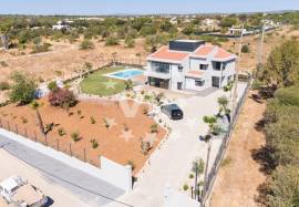 QUARTEIRA -DETACHED VILLA-PRIVATE SWIMMING POOL-LARGE GARDEN QUARTEIRA -DETACHED VILLA-PRIVATE SWIMMING POOL-LARGE GARDEN