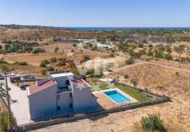 QUARTEIRA -DETACHED VILLA-PRIVATE SWIMMING POOL-LARGE GARDEN