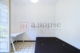 Excellent 3 Bed Apartment For Sale in Barcelona Spain