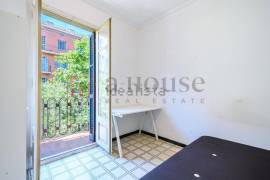 Excellent 3 Bed Apartment For Sale in Barcelona Spain