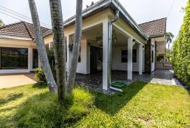Luxury 3 bed Villa For Rent / Sale in Pattaya Thailand 1150 Euro Per Month Luxury 3 bed Villa For Rent / Sale in Pattaya Thailand 1150 Euro Per Month
