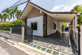 Luxury 3 bed Villa For Rent / Sale in Pattaya Thailand 1150 Euro Per Month Luxury 3 bed Villa For Rent / Sale in Pattaya Thailand 1150 Euro Per Month