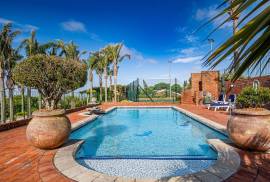 Stunning 4 Bed Villa For Sale in Port Elizabeth South Africa