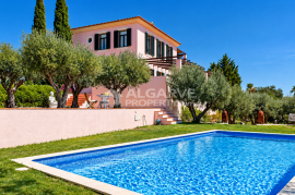 Charming and unique manor house with lovely views near St Barbara Nexe.