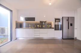 3 bedroom villa with views in Funchal 3 bedroom villa with views in Funchal