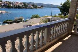 SEAFRONT HOUSE WITH APARTMENTS, ŠIBENIK AREA