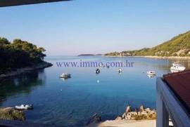 LUXURY VILLA WITH POOL IN THE FIRST ROW TO THE SEA