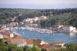 BRAČ, BUILDING LAND OVERLOOKING THE SEA
