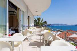 FAMILY HOTEL NEAR TROGIR