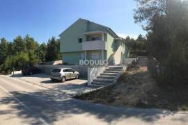 HOUSE WITH 3 APARTMENTS - LUKORAN, ISLAND OF UGLJAN
