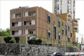 ATTRACTIVE COMMERCIAL PROPERTY WITH ROOF TERRACE AND SWIMMING POOL!