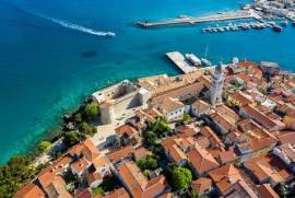BOUTIQUE HOTEL IN THE HEART OF THE HISTORIC TOWN CENTER, 50 M FROM THE SEA!