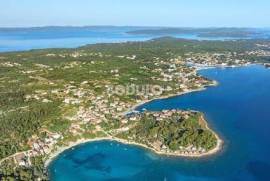BUILDING LAND IN A QUIET LOCATION 1235 m2 VAROŠ, UGLJAN - ISLAND OF UGLJAN