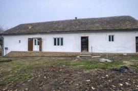 Zu renovierendes Familienhaus mit großem Grundstück in Geresdlak – ideal für Landwirtschaft und Gartenbau