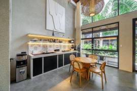 Modern Balinese Bliss, Spacious 1 Bedroom Loft Townhouse in Serene Babakan, Canggu