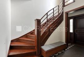 Apartment for rent in Riga, 213.00m2 Apartment for rent in Riga, 213.00m2